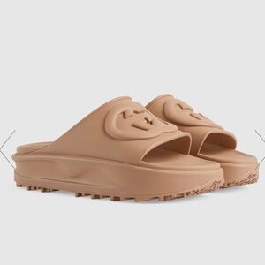 Gucci women’s rubber platform slides in brown